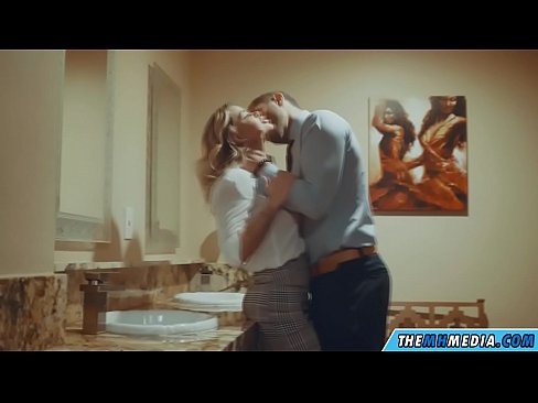 ❤️ Quando uma loira peituda o seduz numa casa de banho pública ☑ Sexo superior em nós pt.pornjimbo.ru